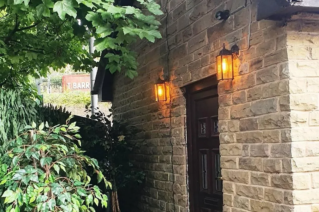 Lister Park Bradford Stylish 1Bed Coach House - Quiet & Tranquil Cottage & Parking