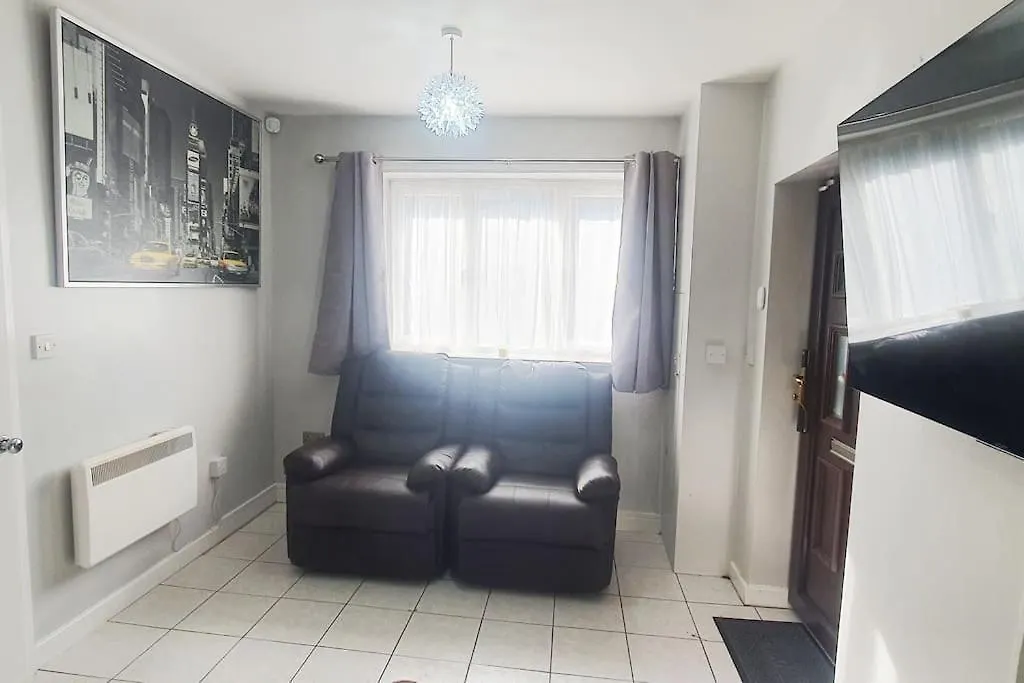 Lister Park Bradford Stylish 1Bed Coach House - Quiet & Tranquil Cottage & Parking